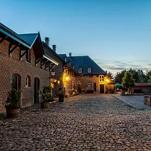  Bed & Breakfast Kasteelhoeve Borgharen - Nederland